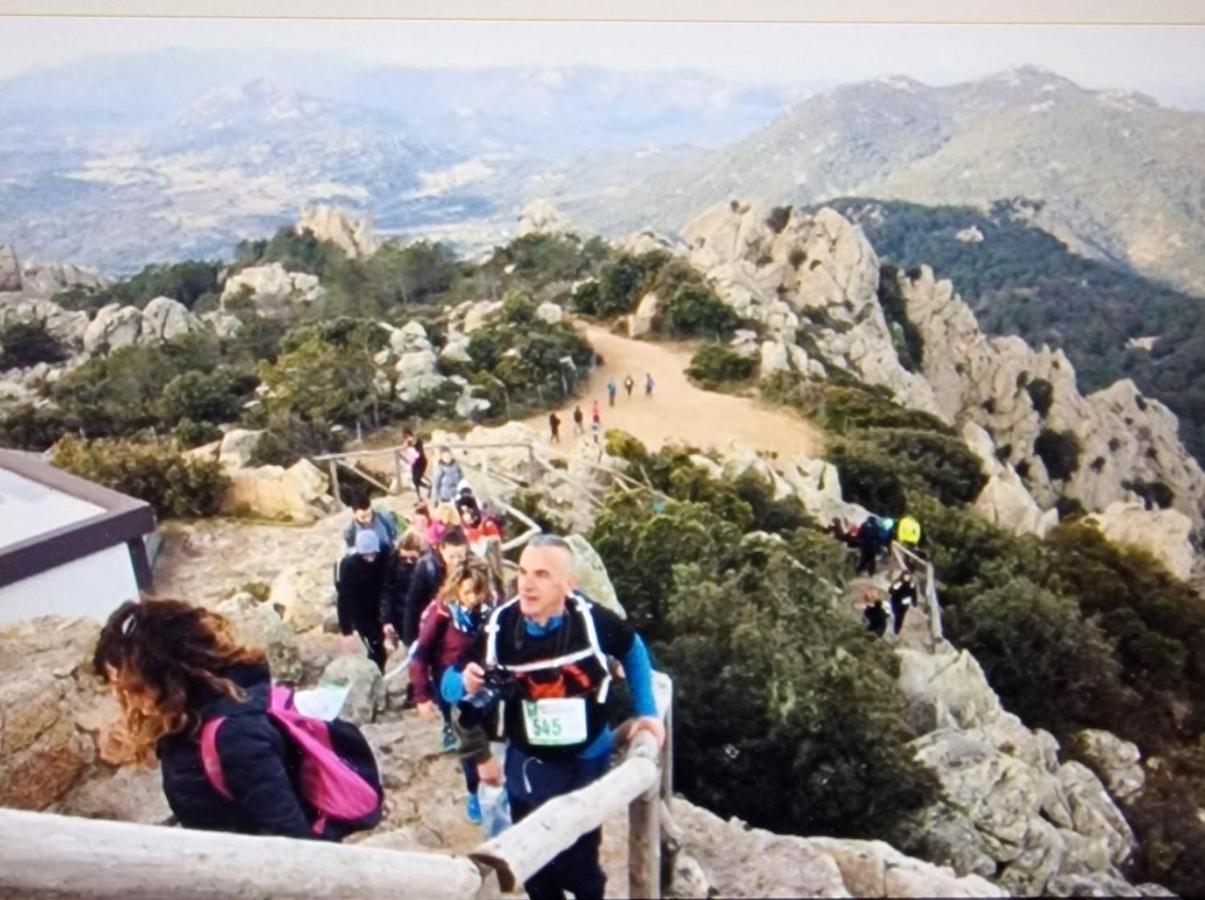 Rifugio Monte Pino Villa Telti Buitenkant foto