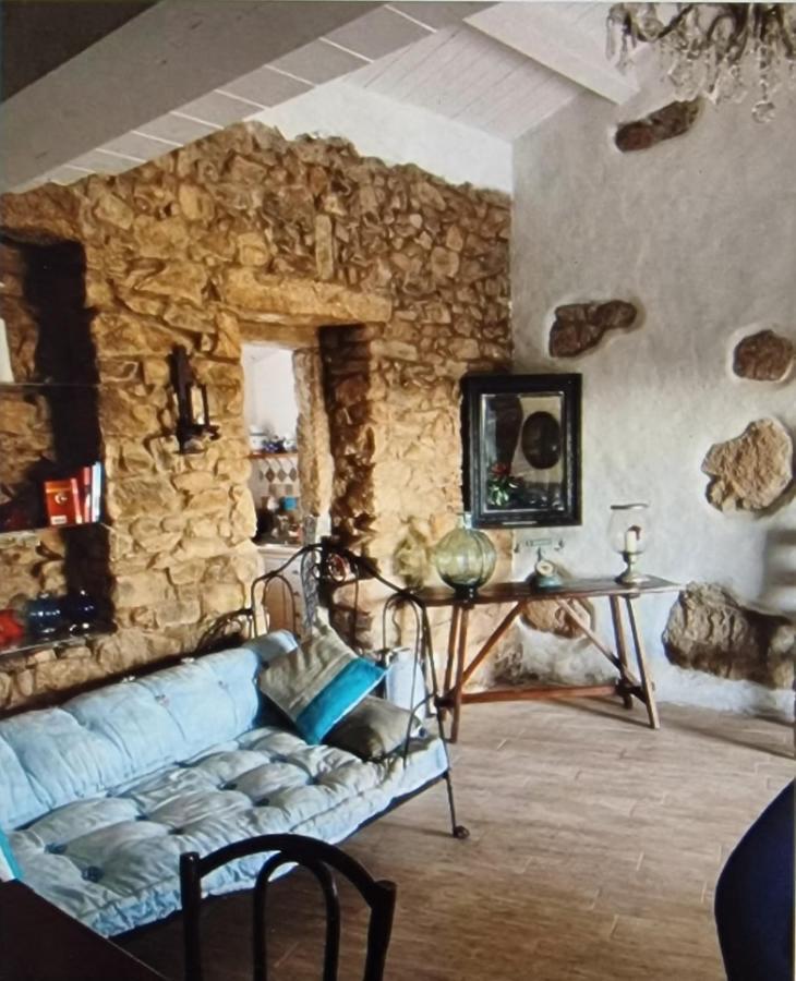 Rifugio Monte Pino Villa Telti Buitenkant foto